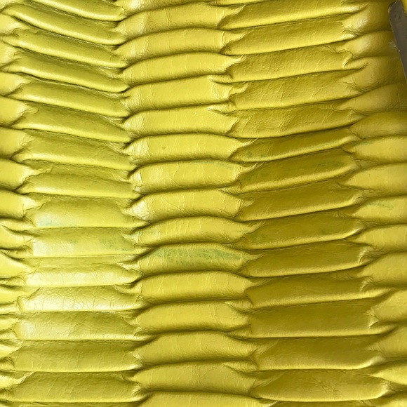 R & J Neon Green Shoulder Bag - Picture 13 of 14